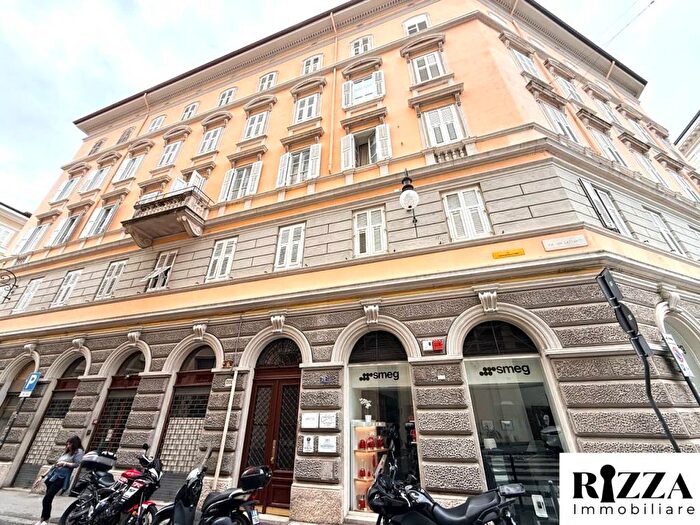Appartamento bilocale in affitto in Borgo Teresiano, Trieste