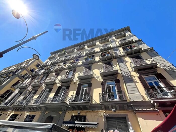 Appartamento quadrilocale in vendita in Via Santa Lucia a, Napoli
