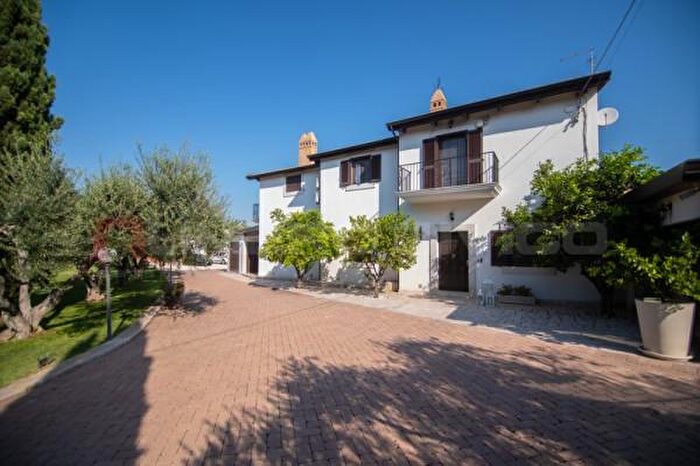 Casa con 6 locali in vendita in Strada del Salice Nuovo, Foggia