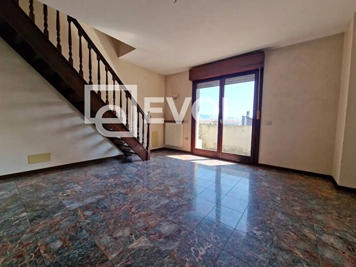 Appartamento con 5 locali in vendita in Via Emilia, Udine