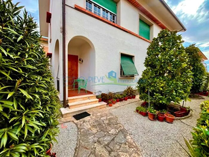 Appartamento con 5 locali in vendita in Via Maggio, Monsummano Terme