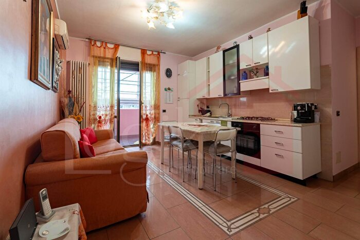 Appartamento trilocale in vendita in Via dei Pini, Pieve Emanuele