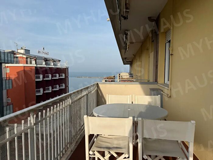 Appartamento quadrilocale in vendita in Viale Giosuè Carducci, Cesenatico