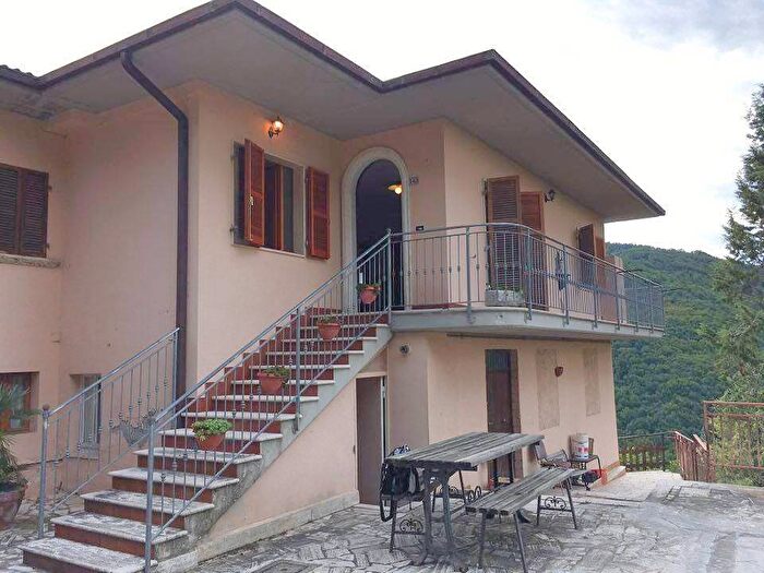 Casa con 5 locali in affitto in Frazione Lago, Ascoli Piceno