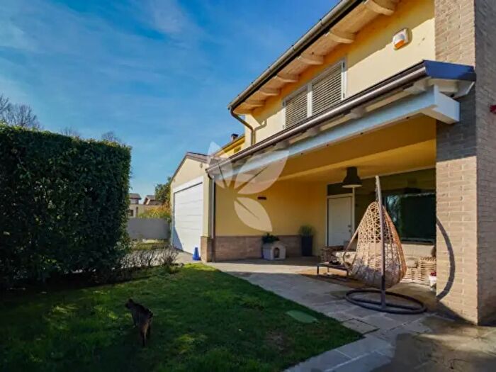 Casa con 6 locali in vendita in Strada Budellungo, Parma