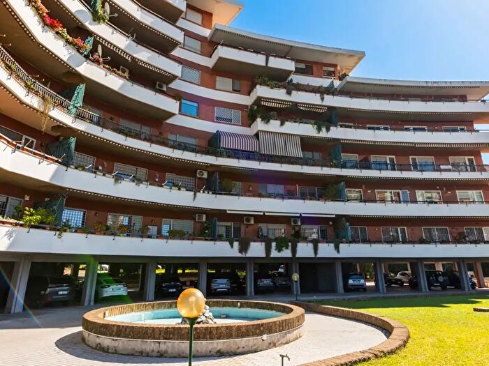 Appartamento trilocale in vendita in Via Laurentina, Roma