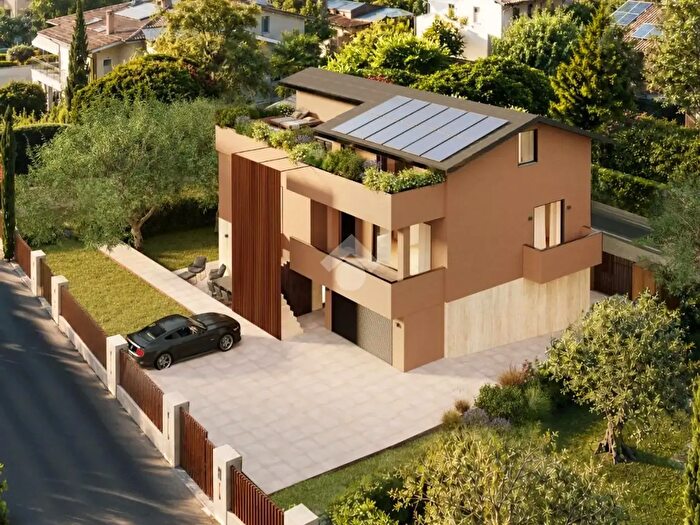 Casa con 7 locali in vendita in Desenzano Del Garda