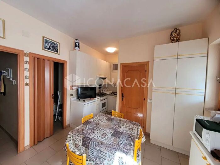 Appartamento bilocale in vendita in Via Ugo Foscolo, Vieste