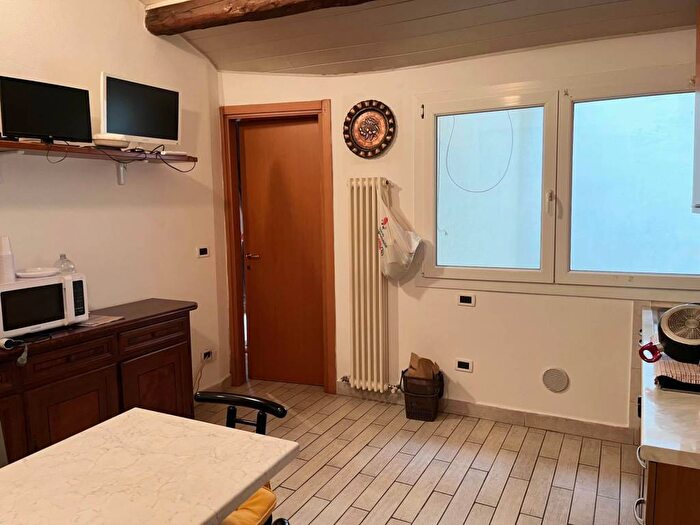 Appartamento trilocale in affitto in Via Madama, Centro Storico, Ferrara