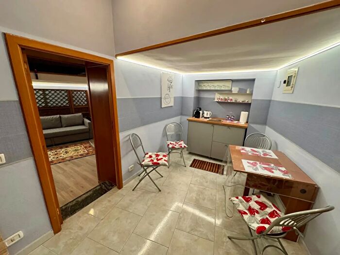 Appartamento bilocale in vendita in Via Belvedere, Napoli