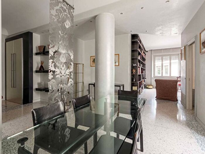 Appartamento bilocale in affitto in Via della Signora, Borgogna Largo Augusto, Milano