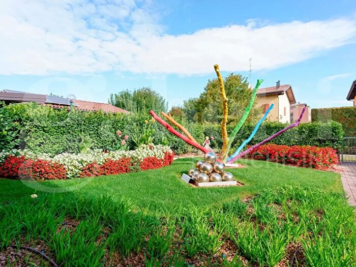 Casa con 6 locali in vendita in Via Frabaccia, Castel Maggiore