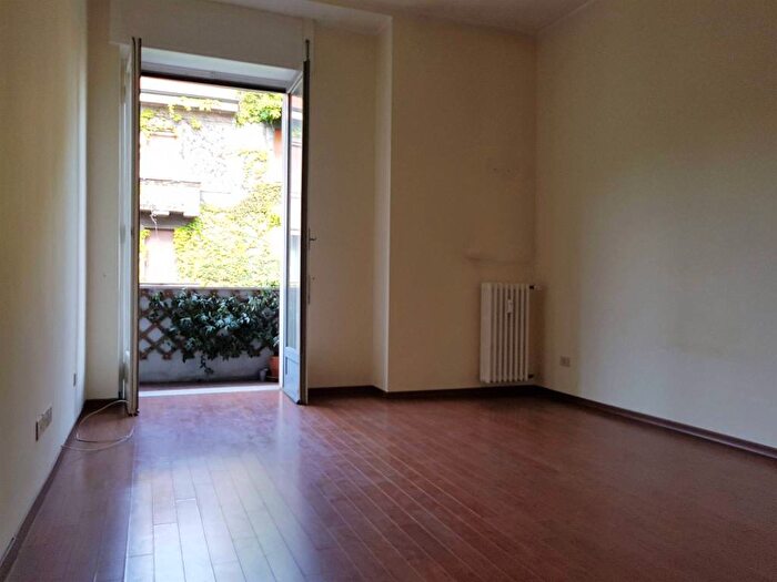 Appartamento trilocale in affitto in Viale Angelo Filippetti, Quadronno Crocetta, Milano