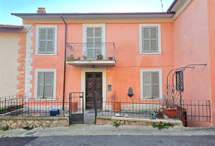 Casa con 10 locali in vendita in Viale Trento E Trieste, Castiglione In Teverina