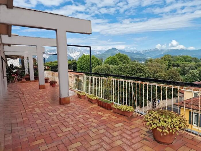 Appartamento quadrilocale in vendita in Carrara