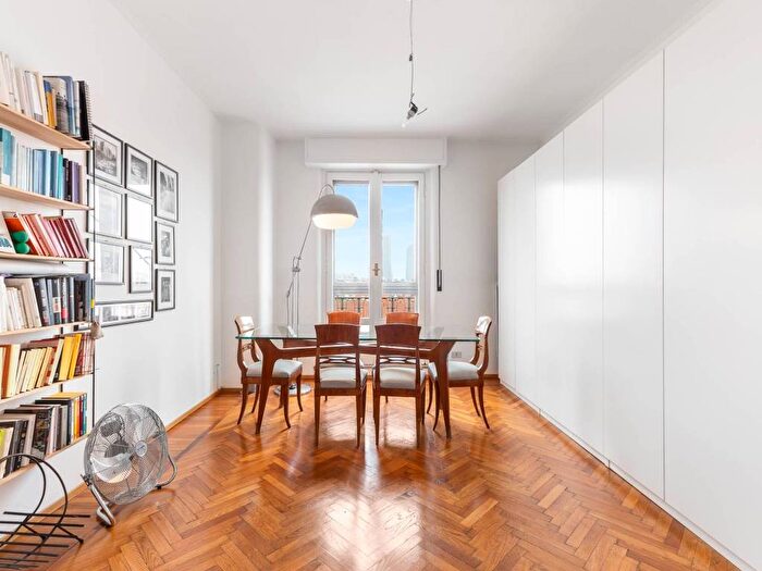 Appartamento trilocale in affitto in Via Cuneo, Frua, Milano