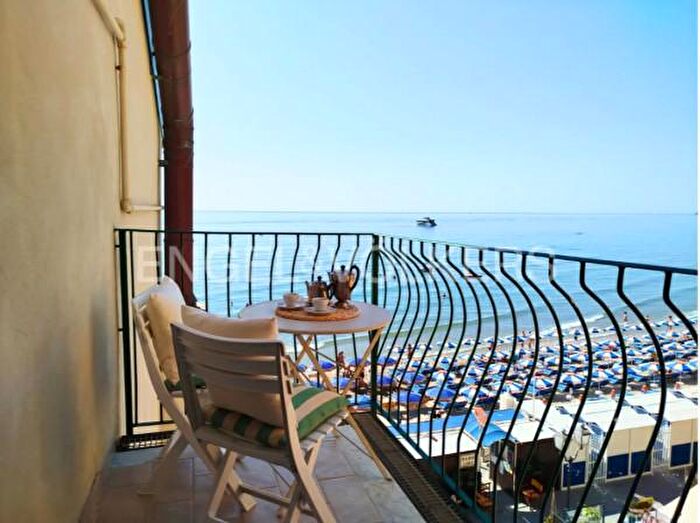 Appartamento trilocale in affitto in Via Settemb, Alassio