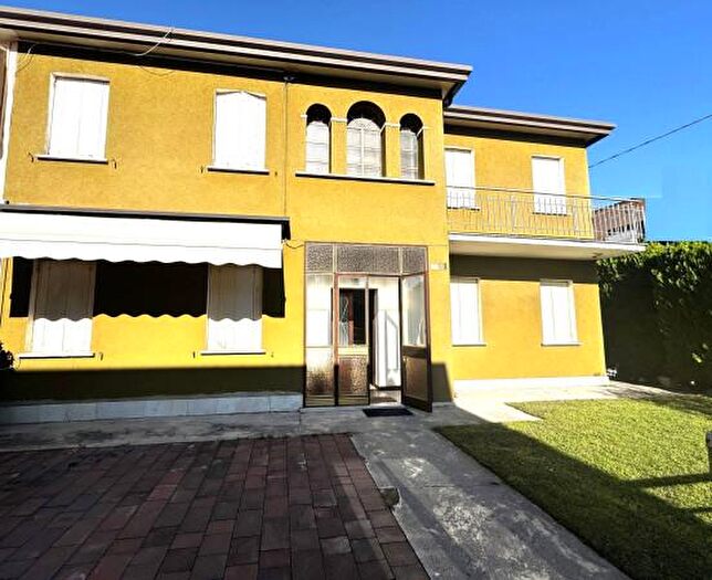 Casa quadrilocale in vendita in Via Riviera del Brenta, Fiesso DArtico