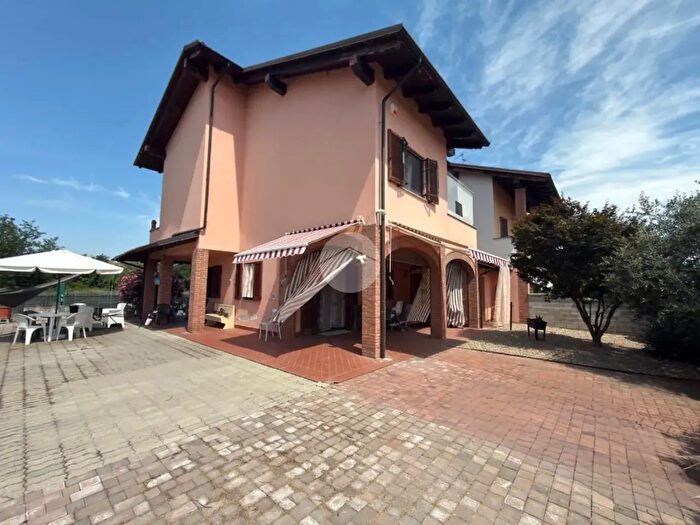 Casa quadrilocale in vendita in Via Sant' Evasio, Borgo Vercelli
