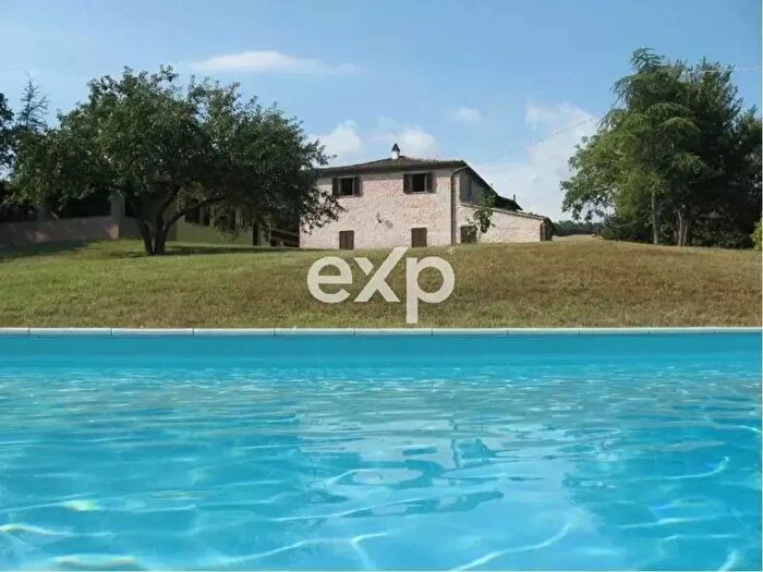 Casa con 10 locali in vendita in Strada Monte Peruzzo, Cagli