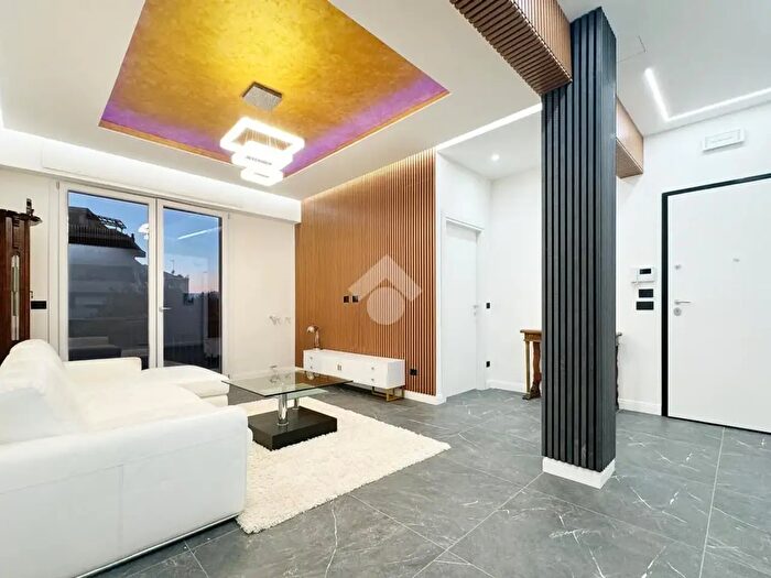 Appartamento trilocale in vendita in Viale della Repubblica, Prato