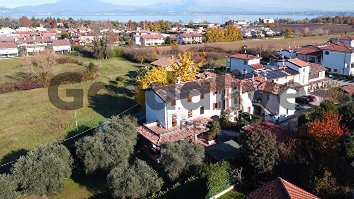 Casa quadrilocale in vendita in Via Vespucci, Sirmione