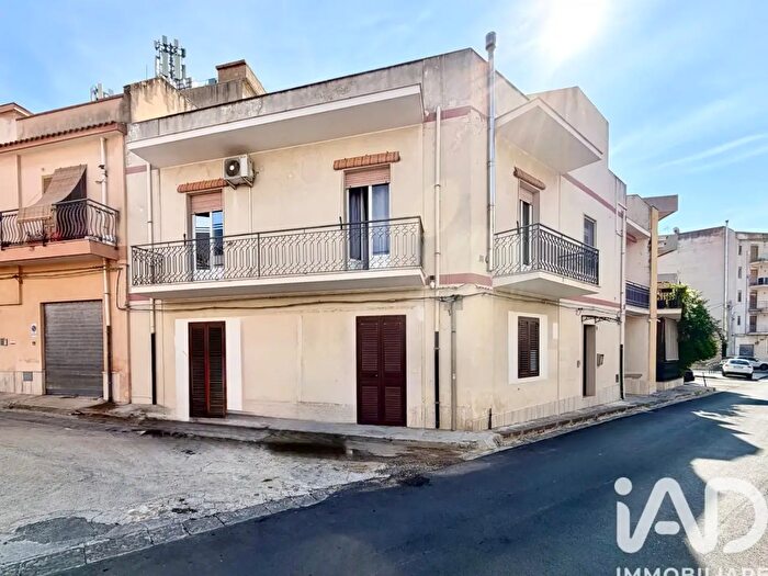 Casa con 6 locali in vendita in Via Bari, Noto