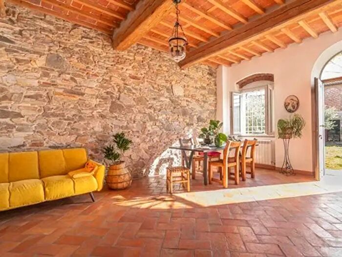 Casa con 11 locali in vendita in Capannori