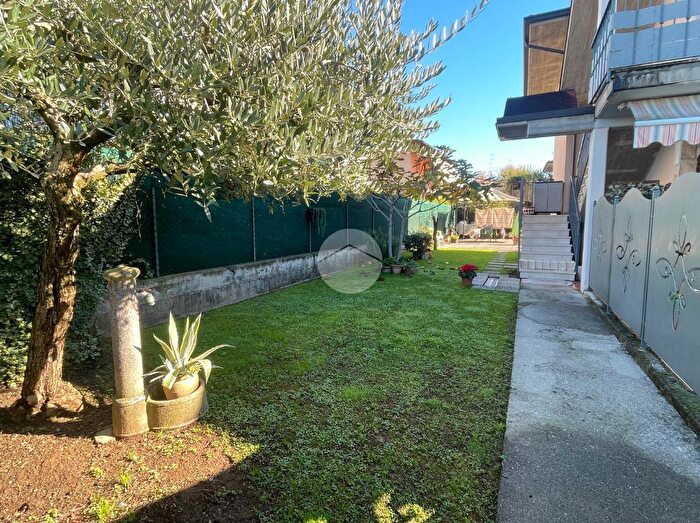 Appartamento trilocale in vendita in Via Franceschine, Castegnato