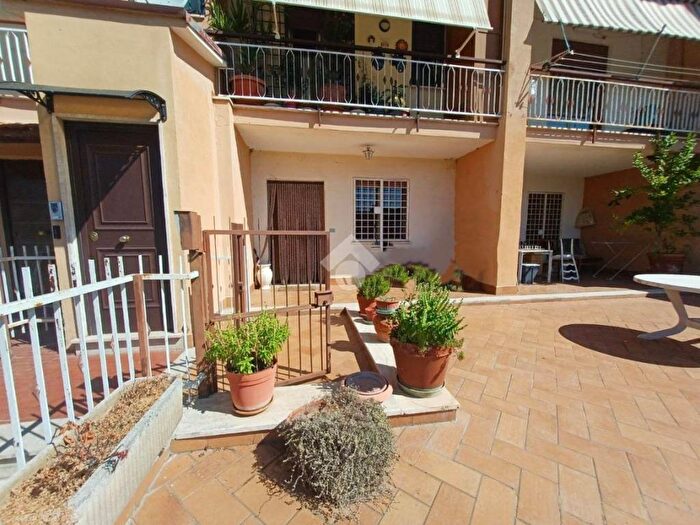 Appartamento quadrilocale in affitto in Via carlo cattaneo, Centro, Nepi