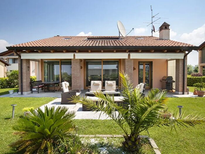 Casa con 5 locali in vendita in Via San Martino, Lazise