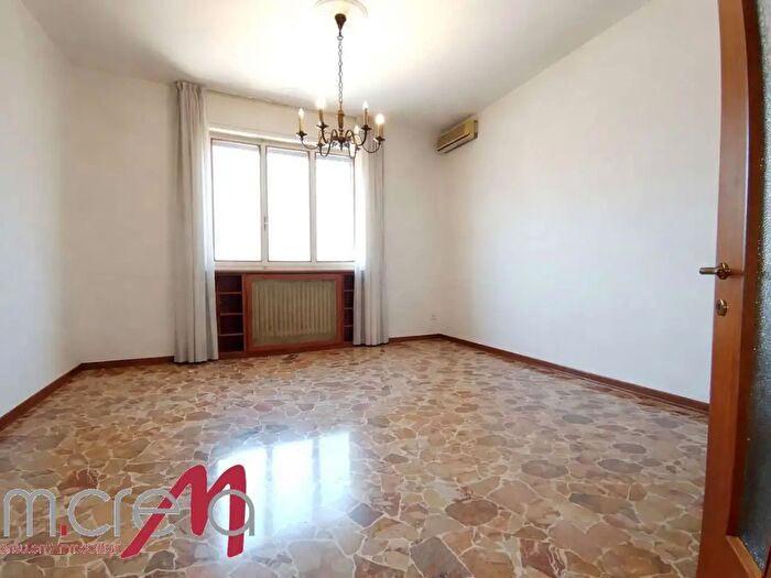 Appartamento trilocale in vendita in Piazza Marconi, Crema