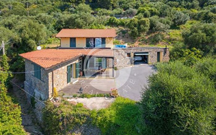 Casa con 6 locali in vendita in Alassio