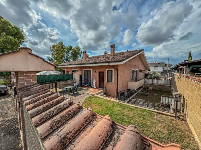 Casa quadrilocale in vendita in Via Carlo Albizzati, Roma