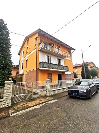 Appartamento con 6 locali in vendita in Via dei Giacinti, Modena