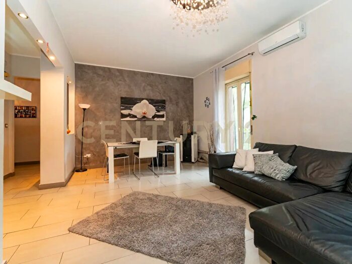 Appartamento con 6 locali in vendita in Via del Falcetto, Catania