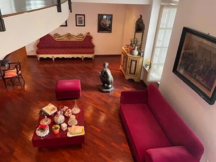 Appartamento con 6 locali in vendita in Parma