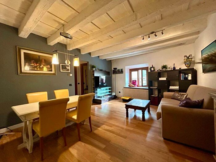 Appartamento trilocale in affitto in Borgo La Croce, SantAmbrogio, Firenze