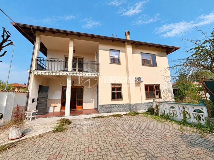 Casa con 6 locali in vendita in Viale XXV Luglio, San Giusto Canavese