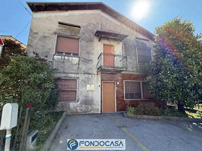 Casa con 8 locali in vendita in Via Verdi, Erbusco