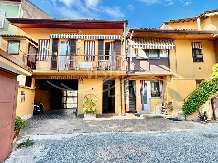 Casa con 9 locali in vendita in Via Canturina, Como