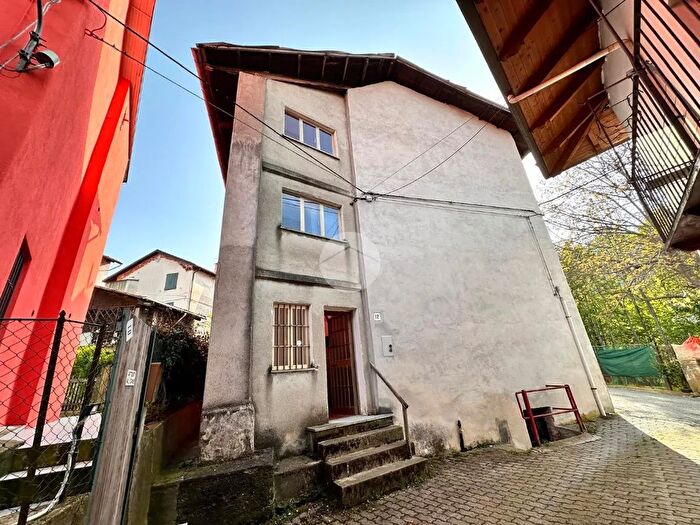 Casa con 5 locali in vendita in Strada Cantone Votta Cellone, Biella