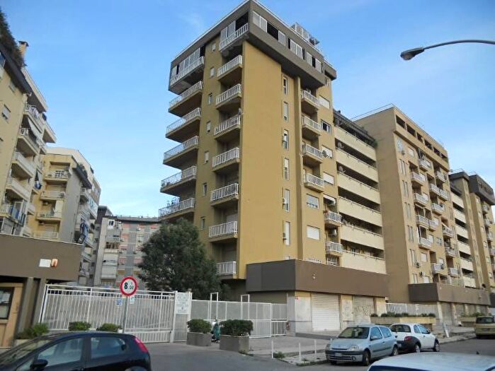 Appartamento con 5 locali in vendita in Via Cartagine, Palermo