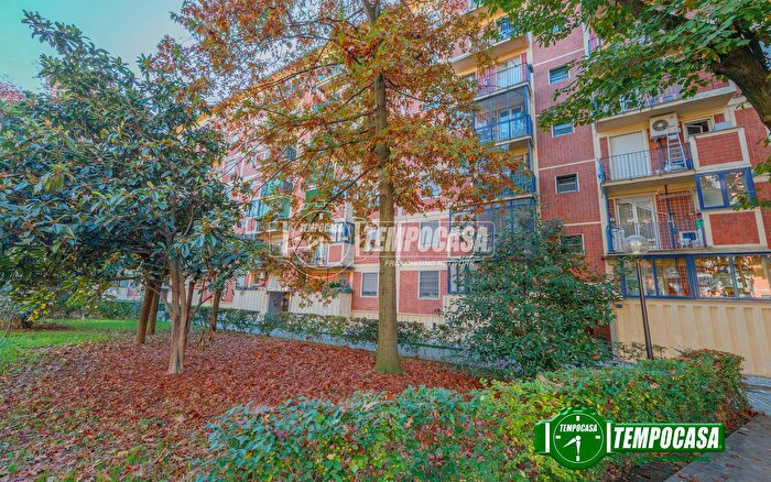 Appartamento trilocale in vendita in Via degli Ontani, Milano