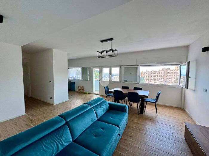 Appartamento quadrilocale in vendita in Via Carlo Linneo, Genova