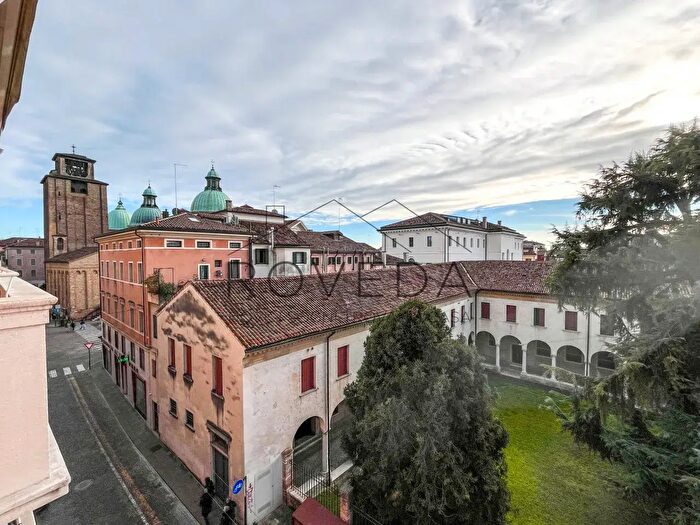 Appartamento trilocale in vendita in Piazza del Duomo, Treviso