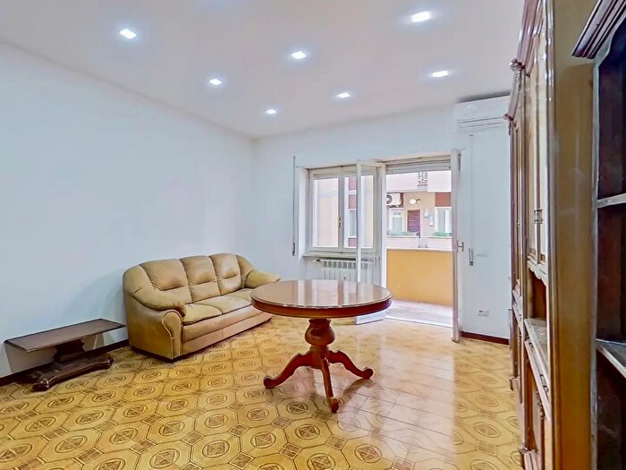 Appartamento trilocale in vendita in Via Costanzo Casana, Roma