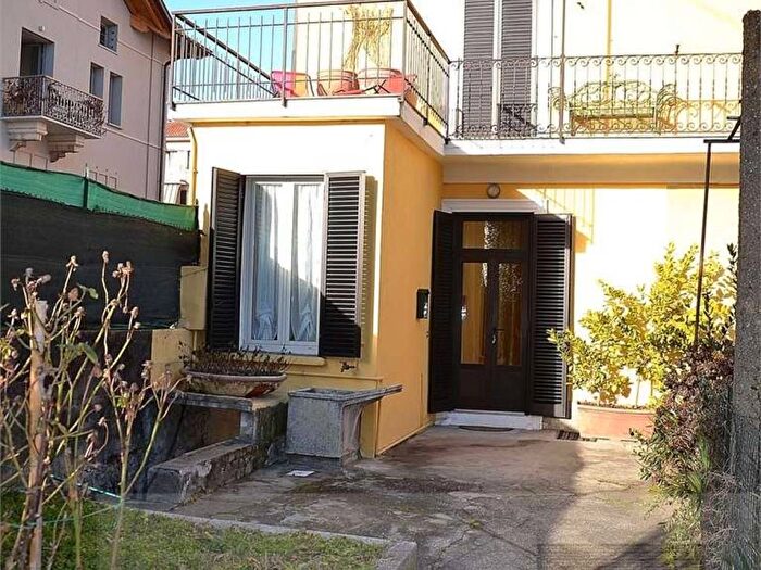 Appartamento bilocale in affitto in Via Roma, Centro, Angera