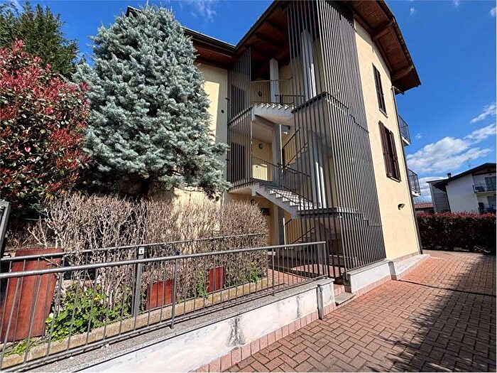 Appartamento bilocale in affitto in VIA RIALE, Centro, Sesto Calende