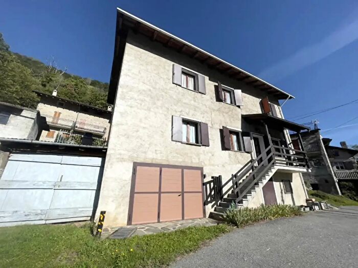 Casa con 6 locali in vendita in Via Cà Giacomelli, Vervio
